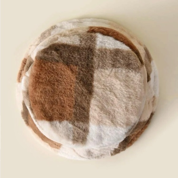 LADY BAE Faux Fur Bucket Hat With Lining - Picture 5 of 6